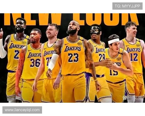 湖人队新赛季阵容调整引发热议 詹姆斯和戴维斯能否携手带队重返巅峰